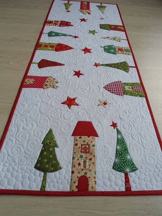 Christmas Village CLA29122301 Quilted Table Runner