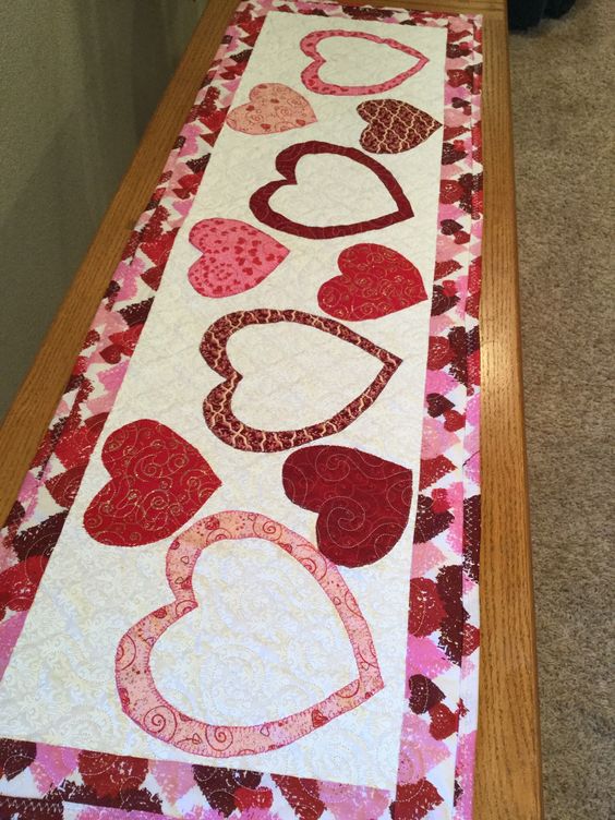 Heart CLA04122320 Quilted Table Runner