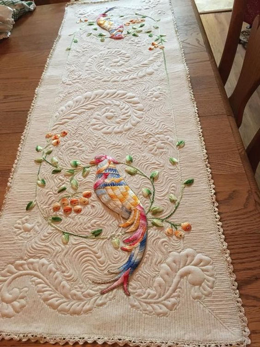 Bird CLA13122324 Quilted Table Runner
