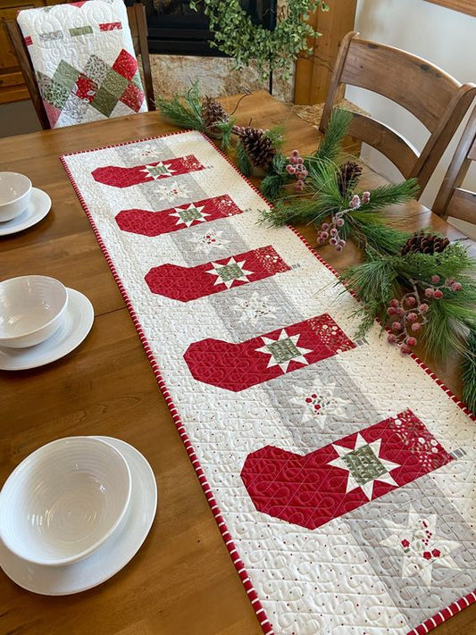 Christmas Stocking CLA16112345 Quilted Table Runner