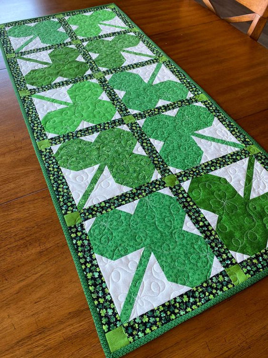 Shamrock CLA130324169 Quilted Table Runner