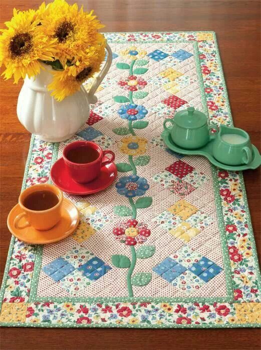 Flower CLA04122317 Quilted Table Runner