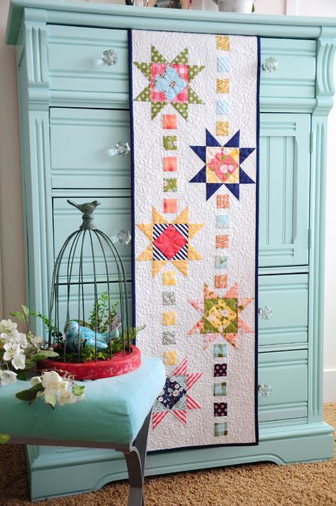 Star CLA060123062 Quilted Table Runner