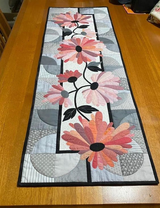 Flower CLA060123039 Quilted Table Runner