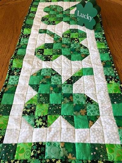 Shamrock CLA130324105 Quilted Table Runner