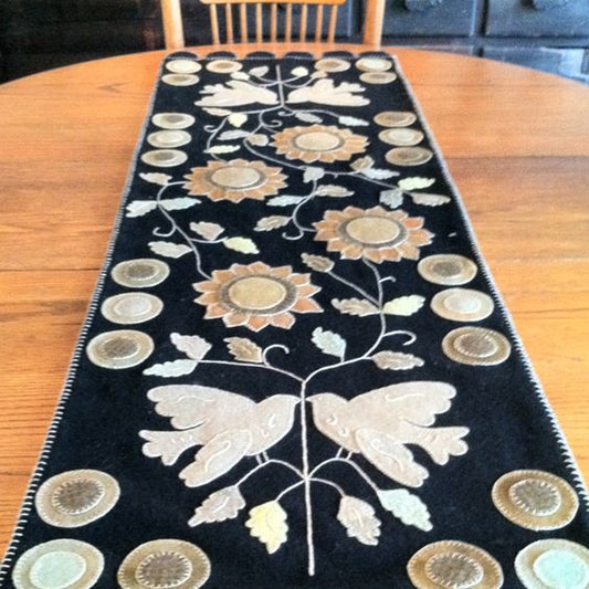 Sunflower CLA040124395 Quilted Table Runner