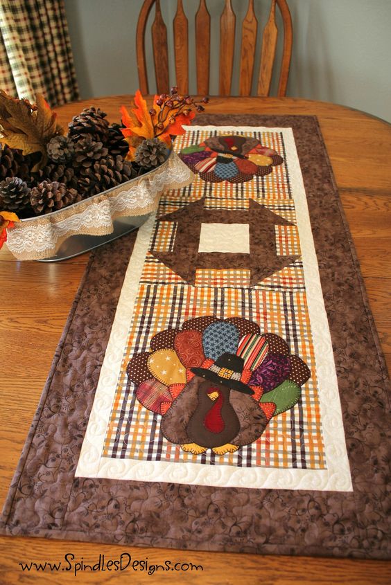 Chicken CLA21112356 Quilted Table Runner