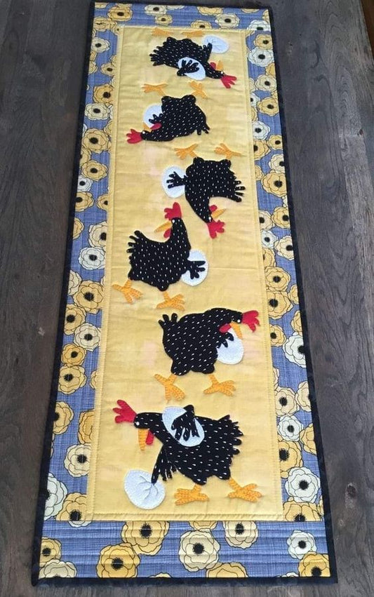 Chicken CLA04122313 Quilted Table Runner