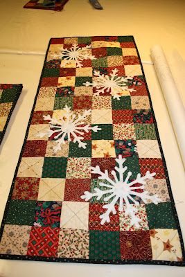 Christmas Snowflake CLA08122339 Quilted Table Runner