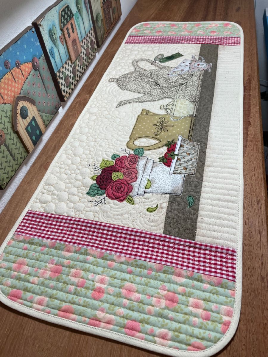 Teapot CLA130324172 Quilted Table Runner