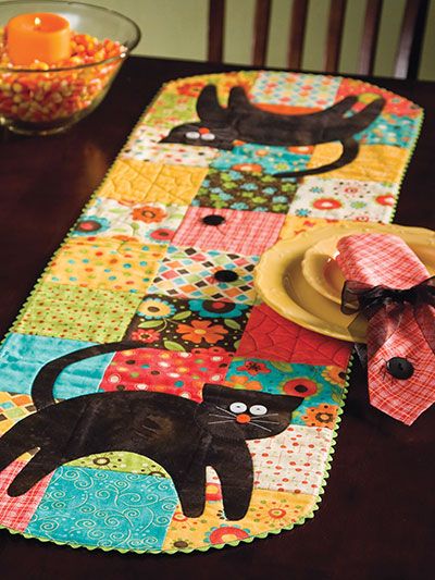 Cat CLA04122315 Quilted Table Runner