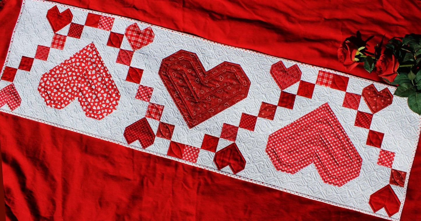 Heart CLA150324099 Quilted Table Runner