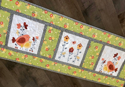 Bird CLA150324068 Quilted Table Runner