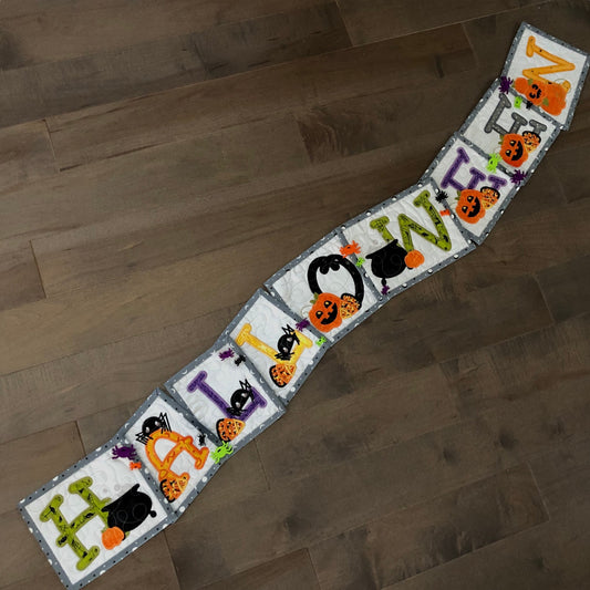 Halloween CLA150324062 Quilted Table Runner