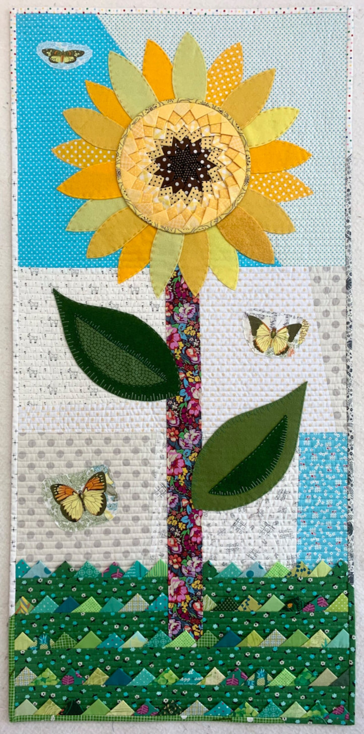 Sunflower CLA150324168 Quilted Table Runner