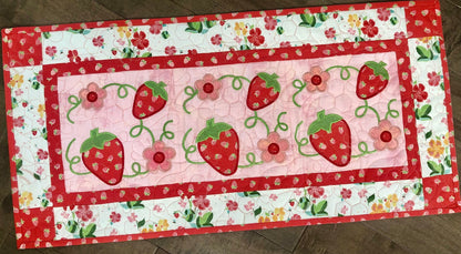 Strawberry CLA150324026 Quilted Table Runner