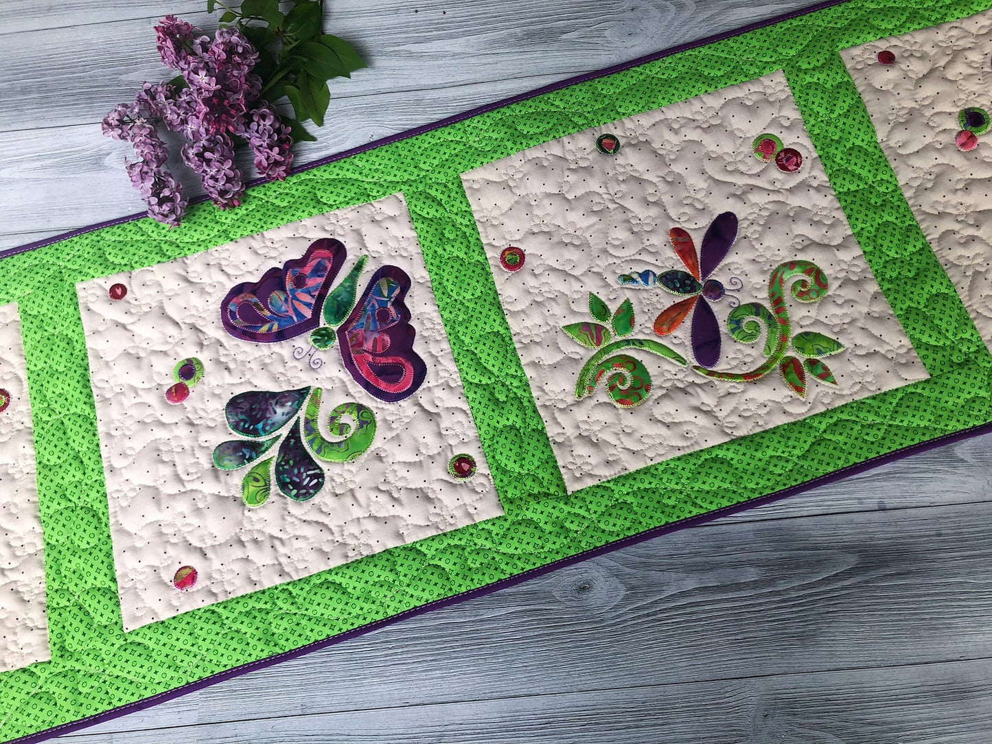 Flower Garden CLA140324007 Quilted Table Runner