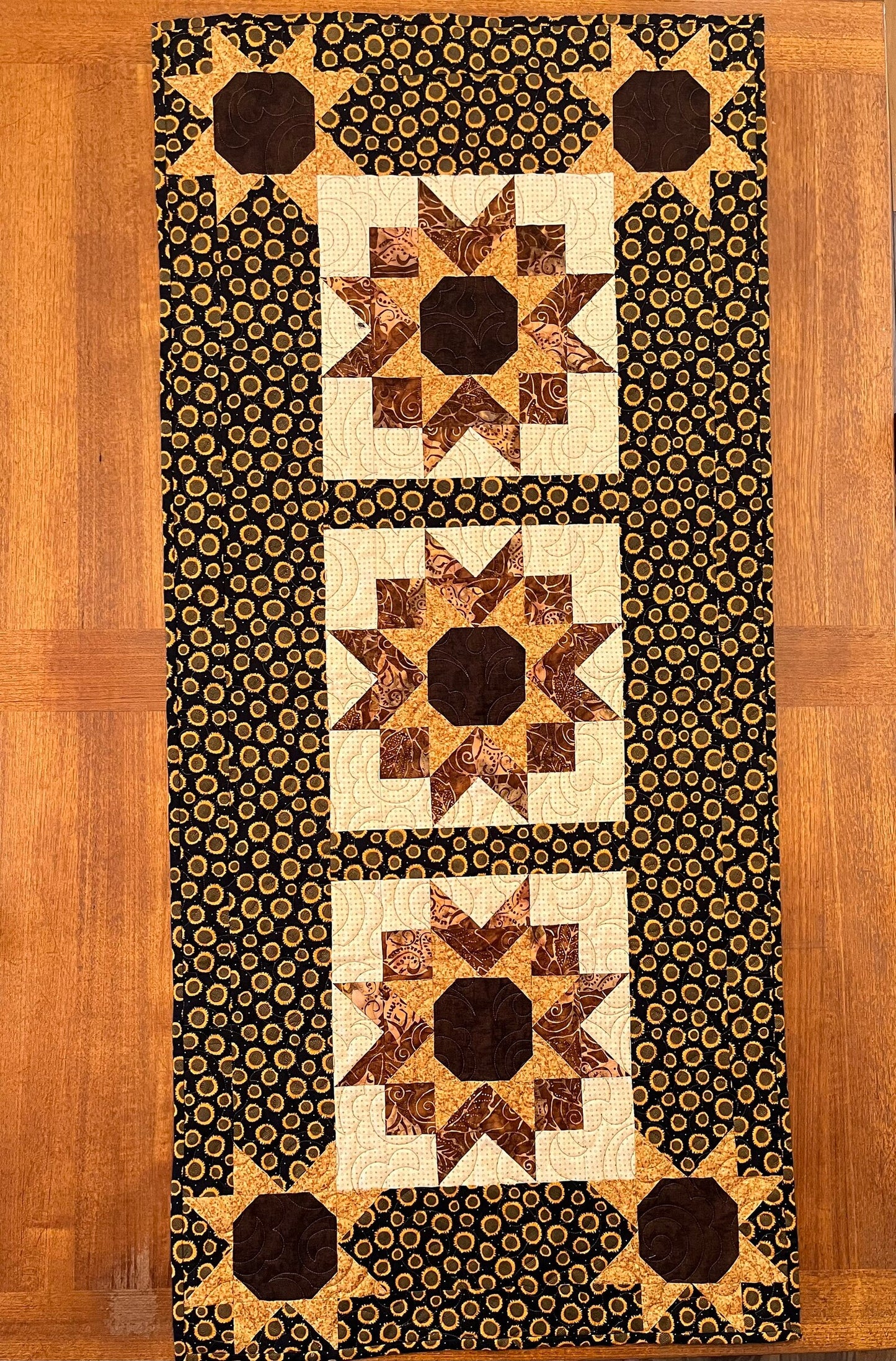 Sunflower CLA150324155 Quilted Table Runner