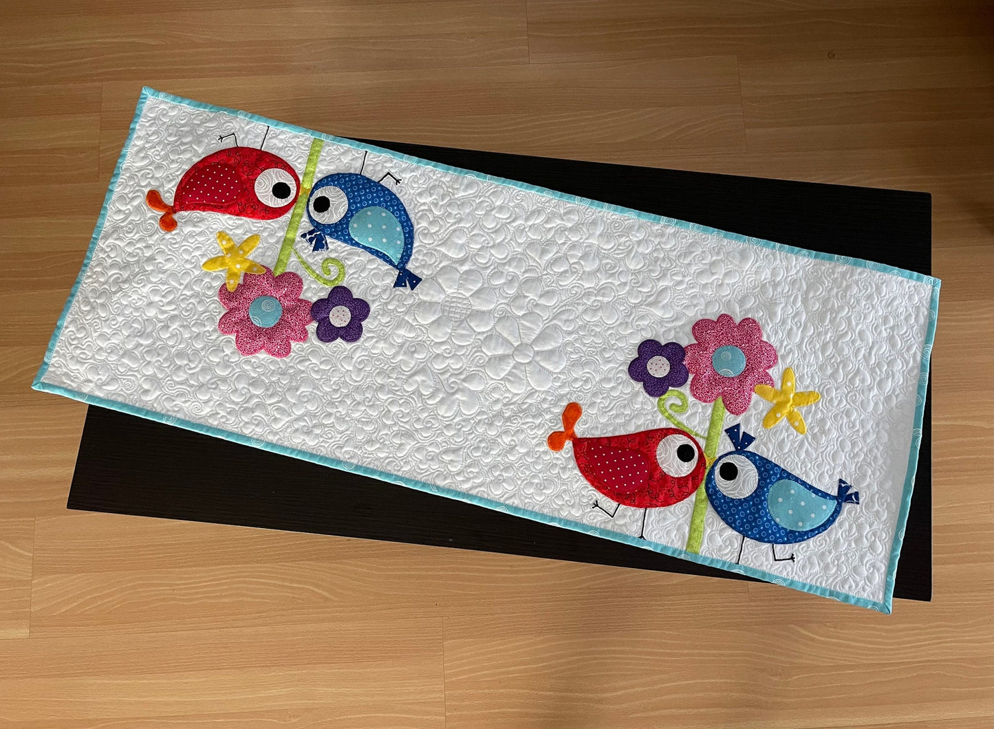 Bird CLA140324156 Quilted Table Runner