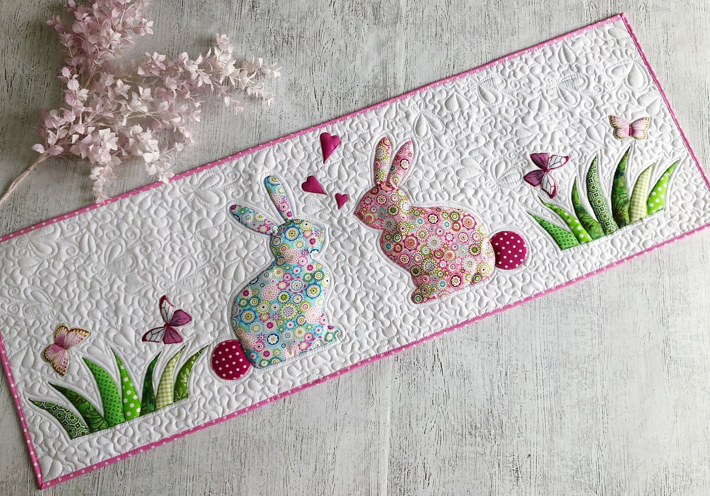 Bunny CLA140324008 Quilted Table Runner