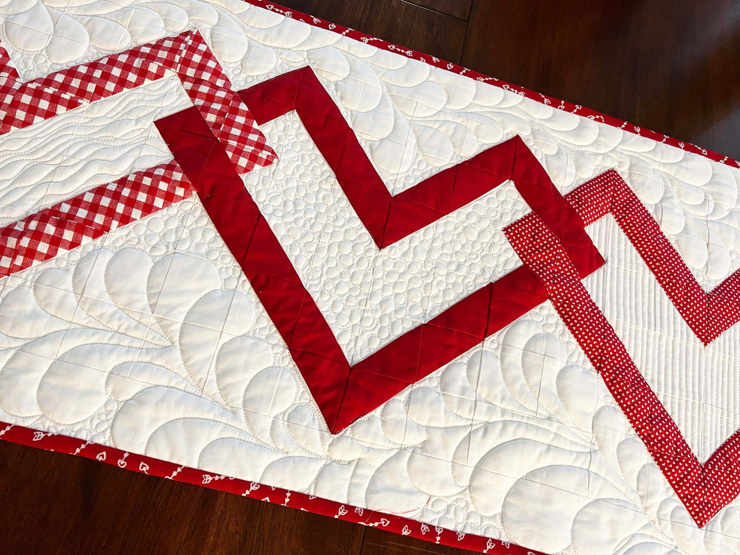 Heart CLA140324026 Quilted Table Runner