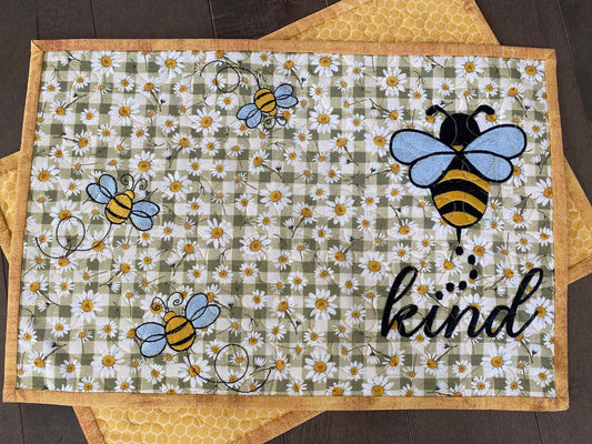 Bee Kind CLA130324027 Quilted Placemats