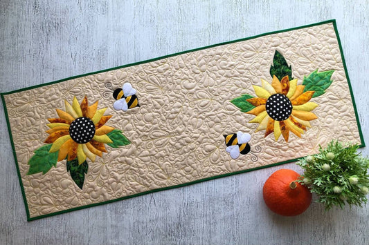 Sunflower Bee CLA140324011 Quilted Table Runner