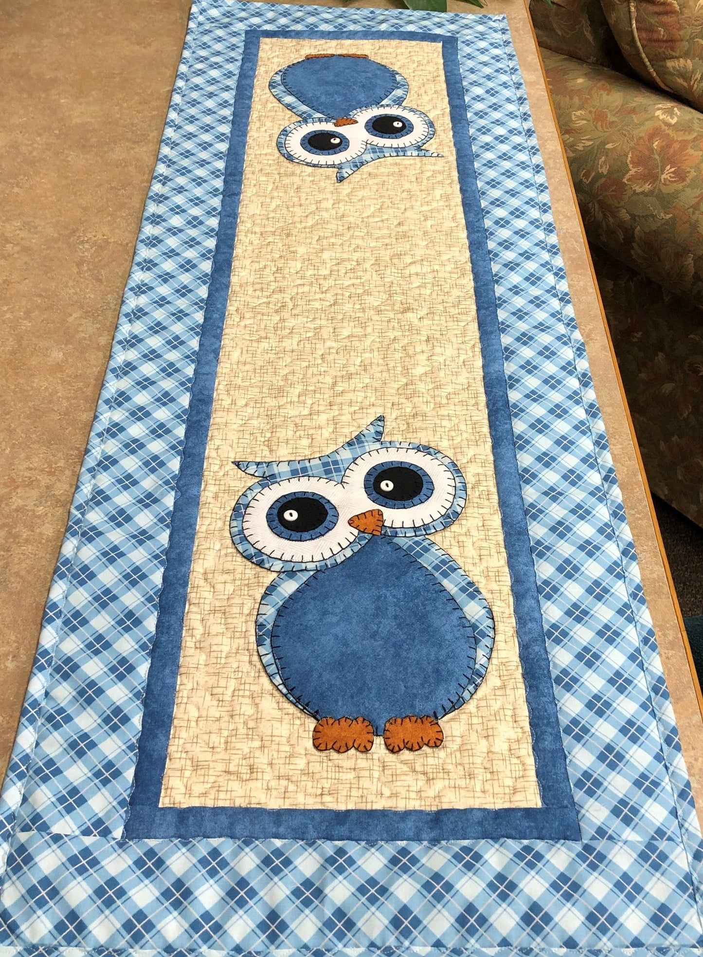 Owl CLA140324093 Quilted Table Runner