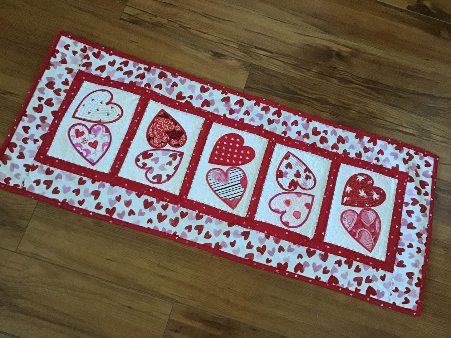 Heart CLA150324083 Quilted Table Runner