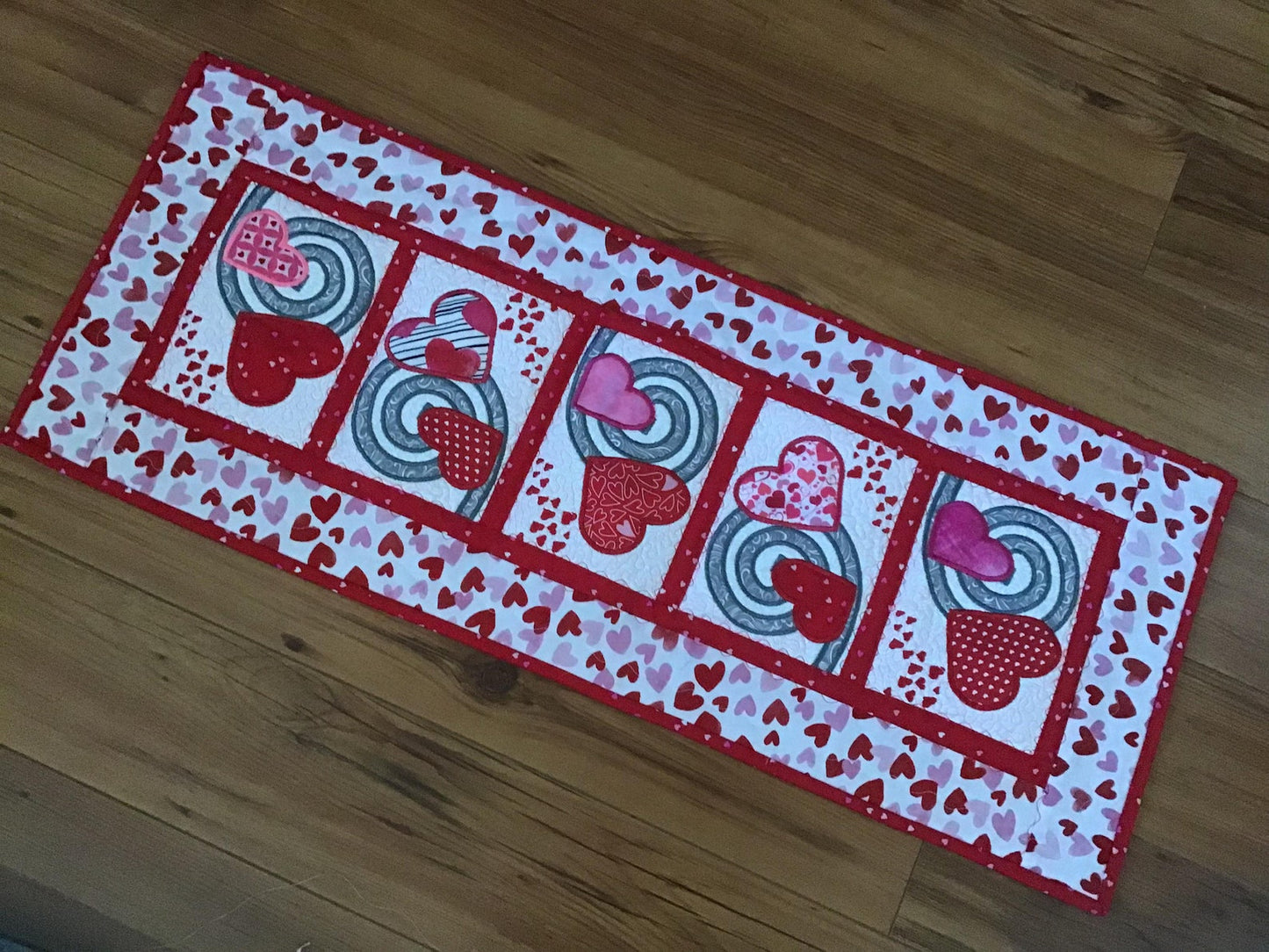 Heart CLA150324082 Quilted Table Runner