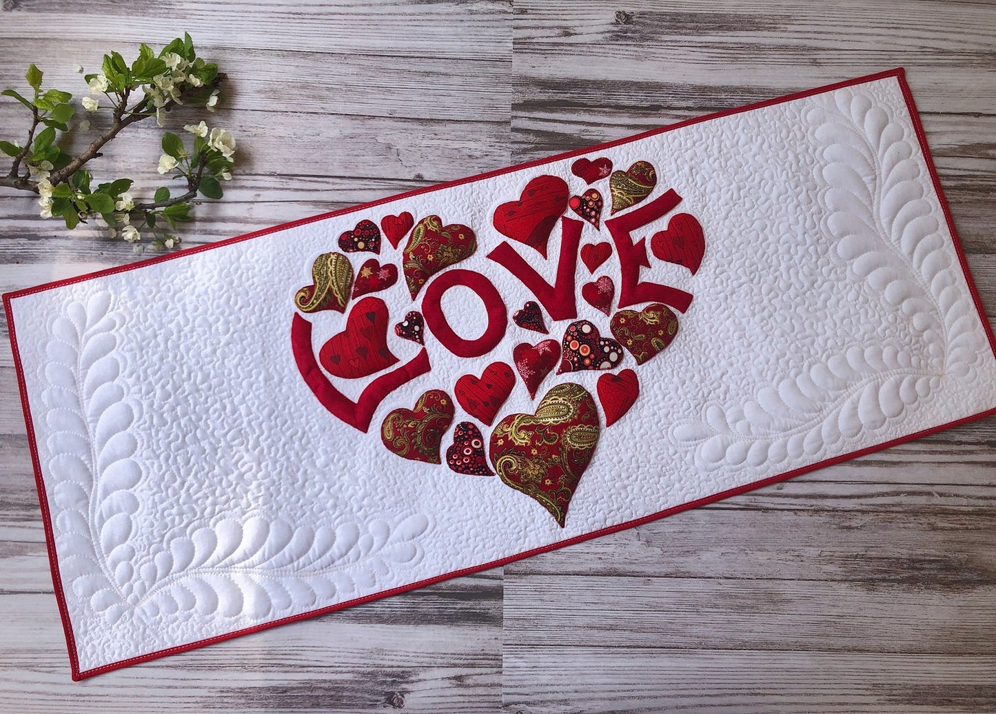 Valentine Heart CLA140324003 Quilted Table Runner